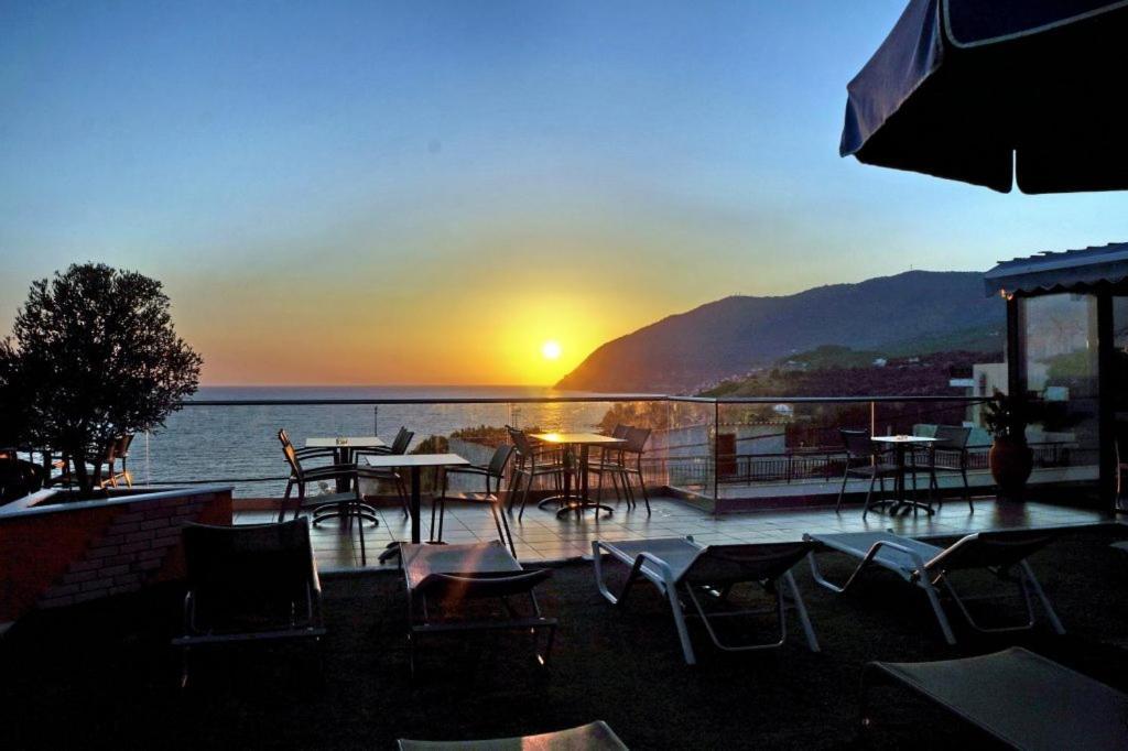 Hotel Vicky II Plomari Exterior photo